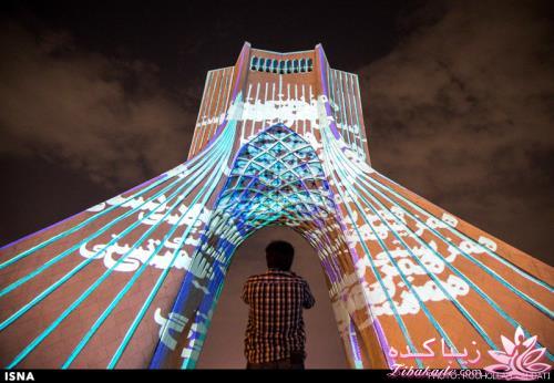 نورپردازی برج آزادی توسط هنرمند آلمانی